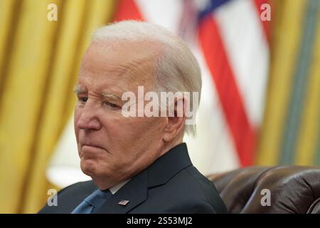 Washington, Vereinigte Staaten Von Amerika. Januar 2025. US-Präsident Joe Biden nimmt am 13. Januar 2025 im Weißen Haus in Washington, D.C. an einem Treffen von leitenden Beamten des Weißen Hauses und der Verwaltung über die Reaktion der Bundesbehörden auf die Waldbrände in Los Angeles Teil. Credit: Chris Kleponis/Pool/SIPA USA Credit: SIPA USA/Alamy Live News Stockfoto