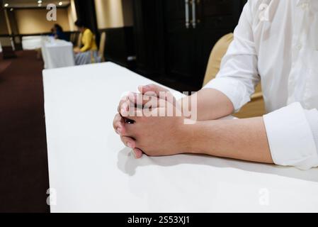 Sprecher hält einen Vortrag im Konferenzsaal bei einer Geschäftsveranstaltung Stockfoto