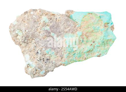 Nahaufnahme der Probe des natürlichen Minerals aus der geologischen Sammlung - unpoliertes türkisfarbenes Gestein isoliert auf weißem Hintergrund. Unpolierter türkisfarbener Rock Stockfoto