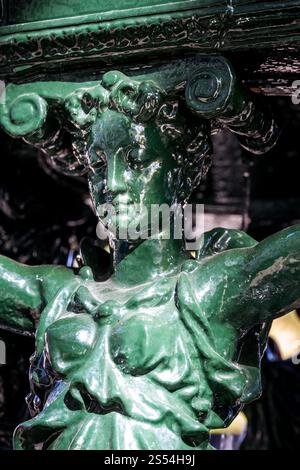Detail des traditionellen Wallace-Brunnens in Paris, Frankreich. Wallace-Brunnen in Paris Stockfoto