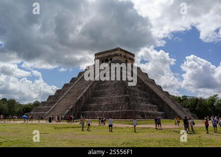 El Castillo, der Tempel des Kukulcan in Chichen Itza, Mexiko Hauptgebäude von Side Stockfoto