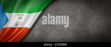 Äquatorialguinea Flagge auf Betonmauer. Horizontales Panorama-Banner. 3D-Abbildung. Flagge Äquatorialguineas auf Betonwänden Stockfoto
