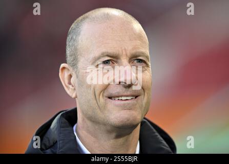 Trainer Jess Thorup FC Augsburg FCA Portrait Smiles, WWK Arena, Augsburg, Bayern, Deutschland, Europa Stockfoto
