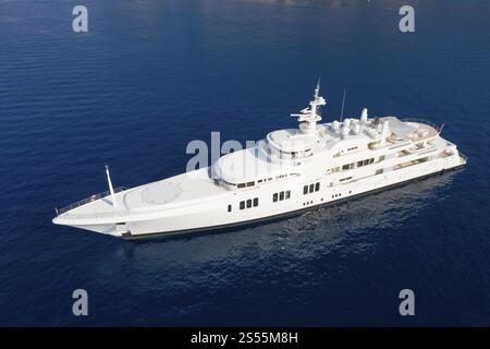 Luftaufnahme 85, 95 Meter lang und 35 Knoten schnelle Motoryacht ECSTASEA, geliefert 2004 von der niederländischen Werft Feadship, Design Terence Disdale Design Stockfoto