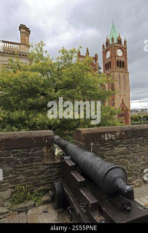 Guildhall von der Stadtmauer von Londonderry, Nordirland Stockfoto