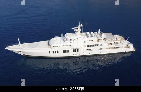 Luftaufnahme 85, 95 Meter lang und 35 Knoten schnelle Motoryacht ECSTASEA, geliefert 2004 von der niederländischen Werft Feadship, Design Terence Disdale Design Stockfoto