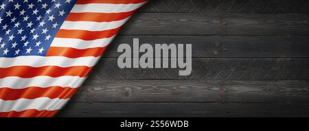 USA-Flagge auf schwarzer Holzwand. Horizontales Panorama-Banner. US-Flagge auf schwarzem Holzbanner Stockfoto
