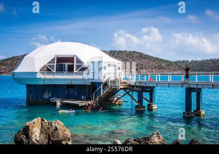 St. Thomas, USVI USA - 14. März 2018: Coral World ist ein Meerespark und Touristenattraktion, der sich neben Coki Beach am östlichen Ende von St. Thomas befindet. Stockfoto