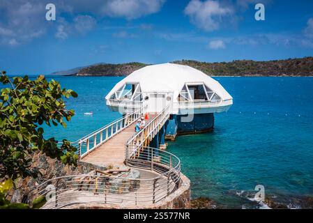 St. Thomas, USVI USA - 14. März 2018: Coral World ist ein Meerespark und Touristenattraktion, der sich neben Coki Beach am östlichen Ende von St. Thomas befindet. Stockfoto