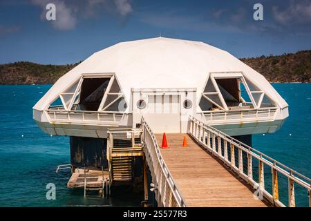 St. Thomas, USVI USA - 14. März 2018: Coral World ist ein Meerespark und Touristenattraktion, der sich neben Coki Beach am östlichen Ende von St. Thomas befindet. Stockfoto