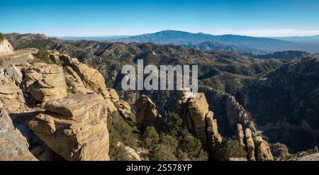 Atemberaubende Aussicht vom Windy Point Vista im Coronado National Forest entlang des Mount Lemmon Highway Stockfoto