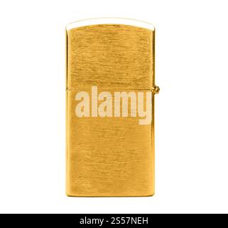 Elegantes goldenes Gas Zigarettenanzünder isoliert auf weißem Hintergrund. Elegantes goldenes Gas-Zigarettenanzünder Stockfoto