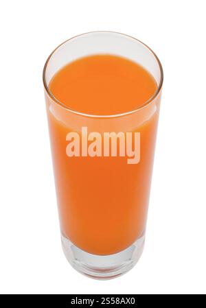 Volles Glas Orangensaft auf weißem Hintergrund Stockfoto