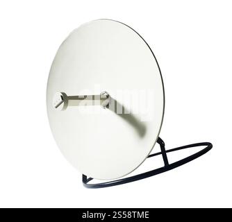 Empfänger. Satelitschale isoliert auf weißem Hintergrund. Empfänger. Satelitschale isoliert Stockfoto