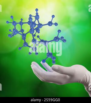 Wissenschaftler Doktor Hand hält virtuelle Molekülstruktur im Labor Stockfoto