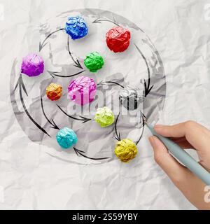 Hand greift Farben zerknittertes Papier als soziales Netzwerkstruktur auf faltige Papier Kreativkonzept Stockfoto