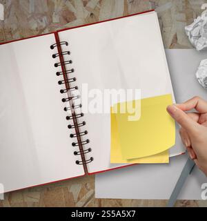 Haftnotizen mit leere offene Notizbuch über Recycling Holz Tischplatte Stockfoto