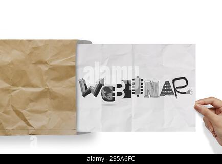 Hand ziehen zerknittertes Papier aus Umschlag mit Design Wort WEBINAR als Konzept Stockfoto