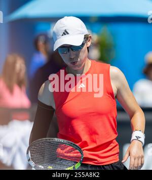 Melbourne, Australien. Januar 2025. Zheng Saisai reagierte im ersten Rundenspiel der Frauen zwischen Zheng Saisai aus China und Erika Andreeva aus Russland beim Australian Open Tennis Turnier in Melbourne, Australien am 14. Januar 2025. Quelle: Hu Jingchen/Xinhua/Alamy Live News Stockfoto