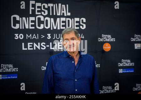 Linse (Nordfrankreich), 1. Juni 2024: Der Journalist Yves Calvi besuchte das CineComedies Festival von Lens-Liévin Stockfoto