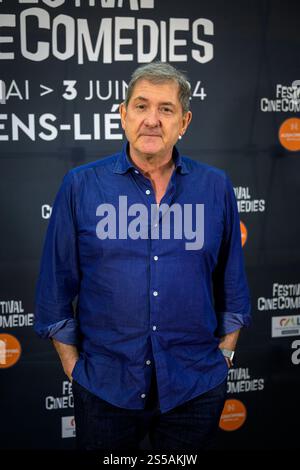 Linse (Nordfrankreich), 1. Juni 2024: Der Journalist Yves Calvi besuchte das CineComedies Festival von Lens-Liévin Stockfoto