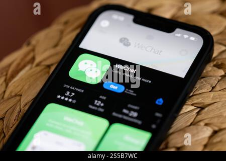 Polen. Januar 2025. In dieser Abbildung wird ein WeChat-Logo auf einem Smartphone angezeigt. Quelle: SOPA Images Limited/Alamy Live News Stockfoto