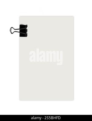 Leeres Blatt mit Banker-Clip isoliert Stockfoto