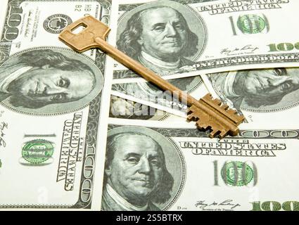Schlüssel auf Dollar Nahaufnahme. Schlüssel für Dollar Stockfoto