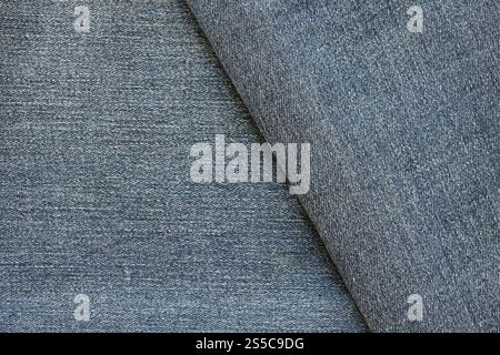 Die Reihe der Räder der neuen industriellen landwirtschaftlichen Sämaschine schließen Nach oben Stockfoto