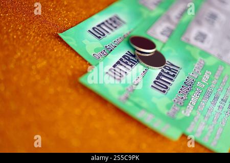 Die Reihe der Räder der neuen industriellen landwirtschaftlichen Sämaschine schließen Nach oben Stockfoto