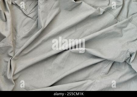 Die Textur des Stoffes ist olivfarben und ähnelt der Uniform amerikanischer Soldaten aus dem Zweiten Weltkrieg. Hintergrundbild für Stockfoto