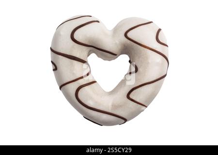 Lebkuchenherz bedeckt mit weißer Schokoladenglasur, isoliert auf weißem Hintergrund. Stockfoto