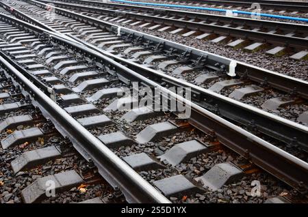Foto Fragment der Bahngleise in das regnerische Wetter Stockfoto