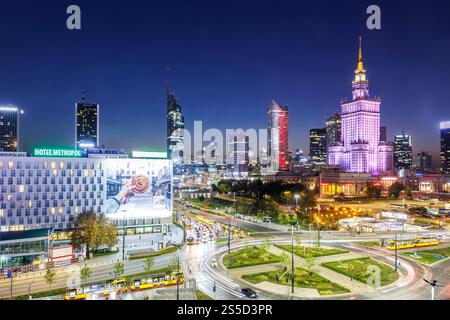 Warschau Skyline Hochhäuser mit Kulturpalast in der Innenstadt bei Nacht in Warschau, Polen Warschau, Polen - 19. September 2024: Warschau Skyline Hochhäuser mit Kulturpalast in der Innenstadt bei Nacht in Warschau, Polen. *** Warschauer Skyline Wolkenkratzer mit Kulturpalast im Stadtzentrum bei Nacht in Warschau, Polen Warschau, Polen 19 September 2024 Warschauer Skyline Wolkenkratzer mit Kulturpalast im Stadtzentrum bei Nacht in Warschau, Polen Stockfoto