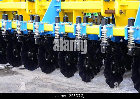 Federsystem der landwirtschaftlichen Sämaschine Nahaufnahme Stockfoto