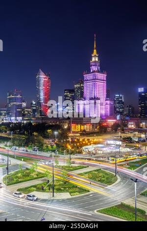 Warschau Skyline Hochhäuser mit Kulturpalast in der Innenstadt bei Nacht in Warschau, Polen Warschau, Polen - 19. September 2024: Warschau Skyline Hochhäuser mit Kulturpalast in der Innenstadt bei Nacht in Warschau, Polen. *** Warschauer Skyline Wolkenkratzer mit Kulturpalast im Stadtzentrum bei Nacht in Warschau, Polen Warschau, Polen 19 September 2024 Warschauer Skyline Wolkenkratzer mit Kulturpalast im Stadtzentrum bei Nacht in Warschau, Polen Stockfoto