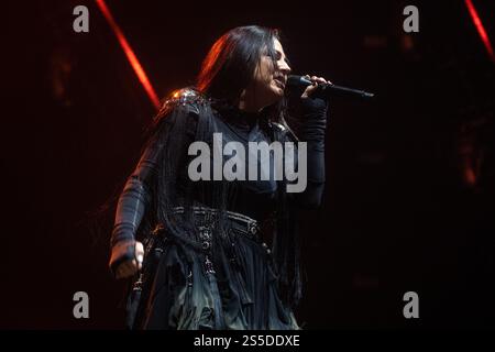 LONDON, Großbritannien - 14. November 2022: Amy Lee von Evanescence tritt auf der Bühne in der O2 Arena in London auf Stockfoto