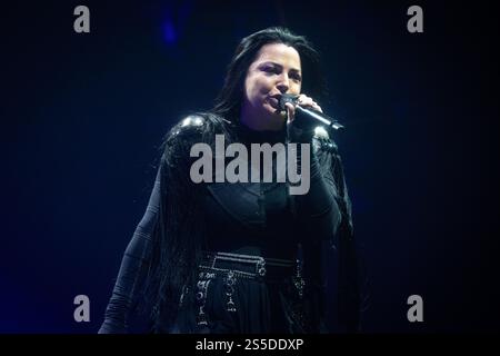 LONDON, Großbritannien - 14. November 2022: Amy Lee von Evanescence tritt auf der Bühne in der O2 Arena in London auf Stockfoto