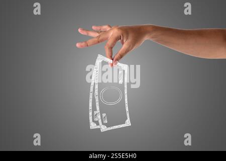 Das Geld schreibt mit weißer Kreide ist in der Hand, zeichnen Konzept. Stockfoto