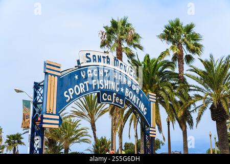 Eintrittsbogen zum berühmten Santa Monica Pier, Santa Monica, Los Angeles, Kalifornien, USA Stockfoto