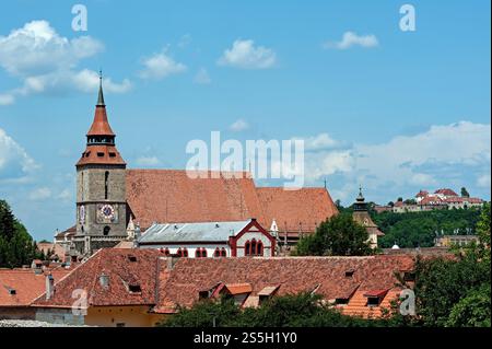 Terrakotta-Dächer der Altstadt von Brasov, Rumänien Stockfoto