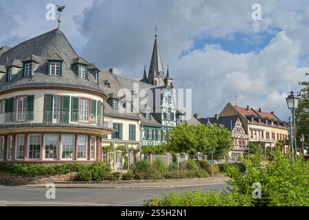 Hotel Schwan, Fachwerkhäuser, Rheinallee, Oestrich-Winkel, Rheingau-Taunus-Kreis, Hessen, Deutschland Stockfoto