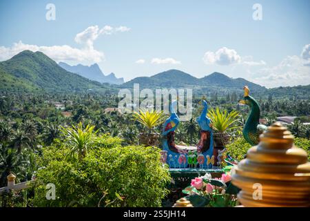 Das Wat Khao Noi in der Nähe des Dorfes Pak Nam und die Stadt Pranburi in der Nähe der Stadt Hua hin in der Provinz Prachuap Khiri Khan in Thailand, Stockfoto