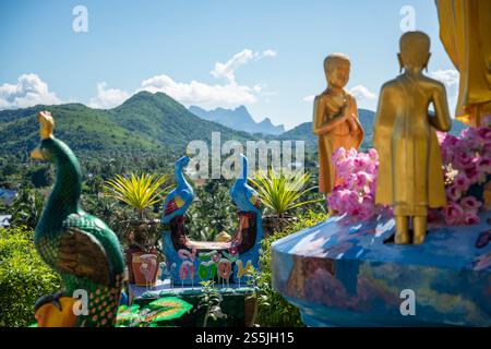 Das Wat Khao Noi in der Nähe des Dorfes Pak Nam und die Stadt Pranburi in der Nähe der Stadt Hua hin in der Provinz Prachuap Khiri Khan in Thailand, Stockfoto