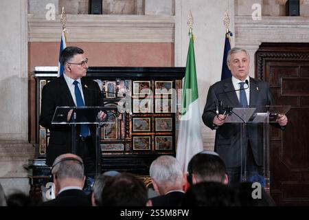 Rom, Außenminister Antonio Tajani, trifft mit dem israelischen Außenminister Gideon Saar zusammen. Am Ende des Treffens geben die beiden Minister Erklärungen an die Presse ab, am 14. Januar 2025 in Rom (Italien). Copyright: XAndreaxCalandrax Stockfoto