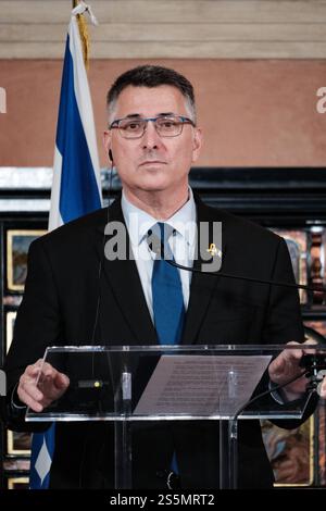 Rom, Außenminister Antonio Tajani, trifft mit dem israelischen Außenminister Gideon Saar zusammen. Am Ende des Treffens geben die beiden Minister Erklärungen an die Presse ab, am 14. Januar 2025 in Rom (Italien). Copyright: XAndreaxCalandrax Stockfoto