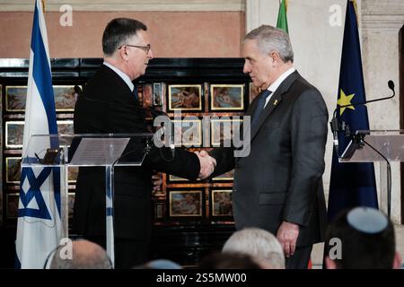 Rom, Außenminister Antonio Tajani, trifft mit dem israelischen Außenminister Gideon Saar zusammen. Am Ende des Treffens geben die beiden Minister Erklärungen an die Presse ab, am 14. Januar 2025 in Rom (Italien). Copyright: XAndreaxCalandrax Stockfoto