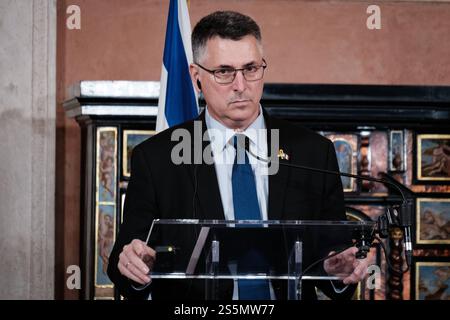 Rom, Außenminister Antonio Tajani, trifft mit dem israelischen Außenminister Gideon Saar zusammen. Am Ende des Treffens geben die beiden Minister Erklärungen an die Presse ab, am 14. Januar 2025 in Rom (Italien). Copyright: XAndreaxCalandrax Stockfoto