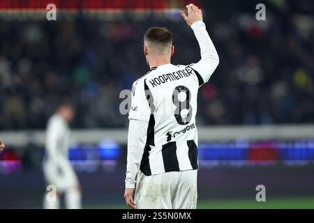 Bergamo, Italien. Januar 2025. Teun Koopmeiners von Juventus FC Gesten während des Spiels der Serie A zwischen Atalanta BC und Juventus FC im Gewiss-Stadion am 14. Januar 2025 in Turin. Quelle: Marco Canoniero/Alamy Live News Stockfoto