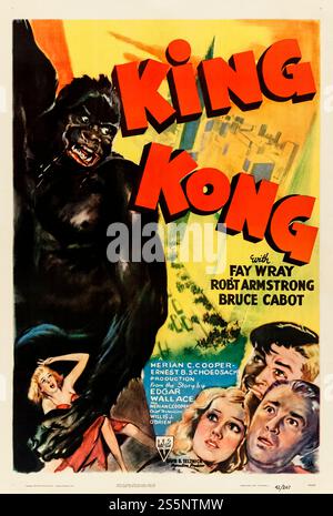 King Kong (1933) unter der Regie von Merian C. Cooper und Ernest B. Schoedsack mit Fay Wray, Robert Armstrong und Bruce Cabot. Eine Filmcrew reist zu einer geheimnisvollen Insel, wo sie einem riesigen Affen begegnen, der sich in ihre Hauptdarstellerin verliebt und zu einem Höhepunkt auf dem Empire State Building führt. Foto eines original vollständig restaurierten und mit Leinenrücken versehenen Posters aus dem Jahr 1942, NUR ZUR REDAKTIONELLEN VERWENDUNG IN den USA. Quelle: BFA / RKO Radio Pictures Stockfoto